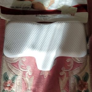Therapeutica Neck Pillow, petite size